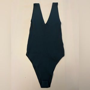 3/$15 🌺 wishlist bodysuit